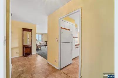 2000 Linwood Avenue 11A #11A, Fort Lee, NJ 07024 - Photo 3