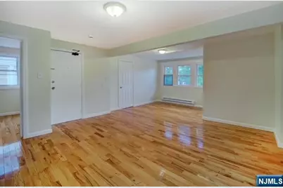 1035 Hunterdon Street, Newark, NJ 07112 - Photo 5