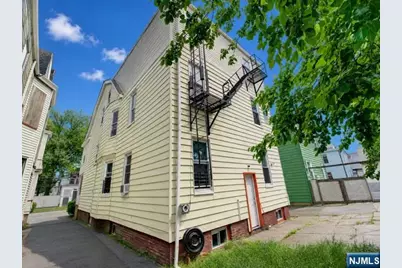 1035 Hunterdon Street, Newark, NJ 07112 - Photo 27