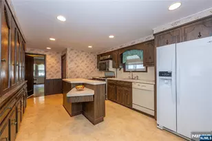 27 Glen Rd, West Orange Township, NJ 07052 - Photo 9