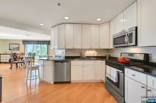 45 Legend Hills Dr, Edgewater, NJ 07020 - Photo 15