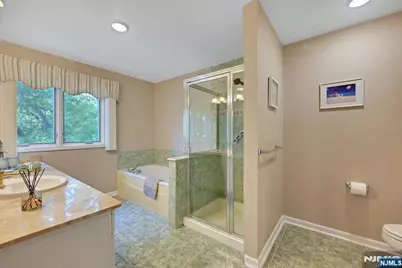 45 Legend Hills Drive, Edgewater, NJ 07020 - Photo 23