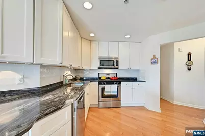 45 Legend Hills Drive, Edgewater, NJ 07020 - Photo 17
