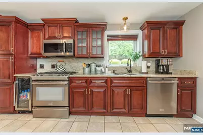 34 Coolidge, West Caldwell, NJ 07006 - Photo 5
