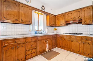 27 Bartsch Ave, Woodland Park, NJ 07424 - Photo 5