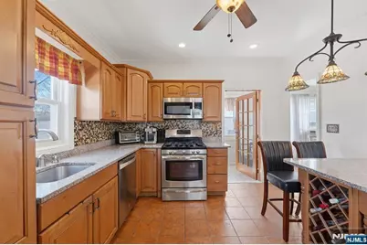 385 Berkeley Avenue, Bloomfield, NJ 07003 - Photo 11