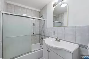 64 Willoughby St, Newark, NJ 07112 - Photo 17