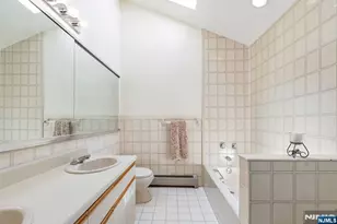 125 Roosevelt Pl, Palisades Park, NJ 07650 - Photo 23