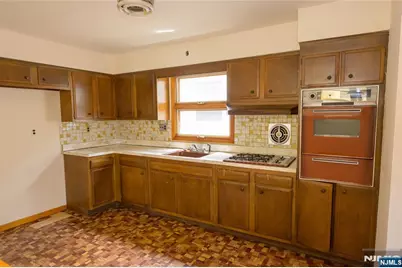 510 Liberty Avenue, Jersey City, NJ 07307 - Photo 37