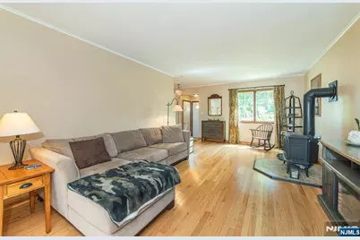 56 Lunn Avenue, Bergenfield, NJ 07621 - Photo 5