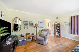 32 Lerome Pl, Teaneck Township, NJ 07666 - Photo 7