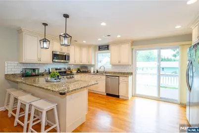 136 Redwood Avenue, Wayne, NJ 07470 - Photo 9