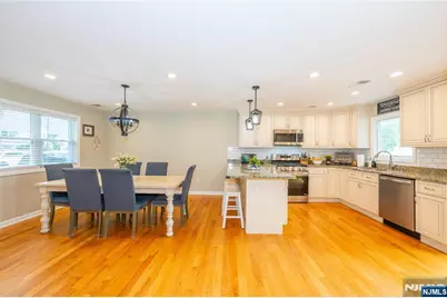136 Redwood Avenue, Wayne, NJ 07470 - Photo 13