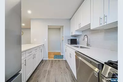 2320 Linwood Avenue 5G #5G, Fort Lee, NJ 07024 - Photo 9