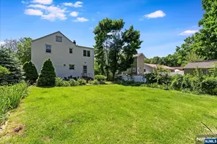 566 Barnett Pl, Ridgewood, NJ 07450 - Photo 11