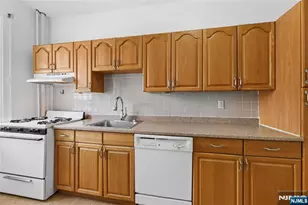 303 Hamilton Pl C2, Hackensack, NJ 07601 - Photo 15