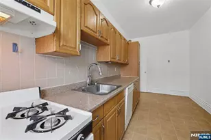 303 Hamilton Pl C2, Hackensack, NJ 07601 - Photo 17