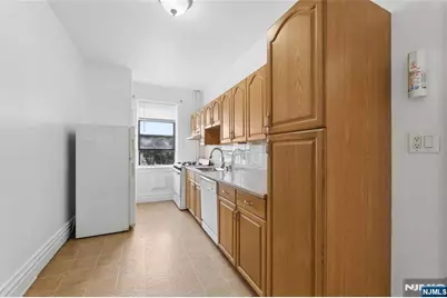 303 Hamilton Place C2 #C2, Hackensack, NJ 07601 - Photo 13