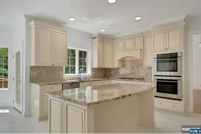210 Woodmere Court, Franklin Lakes, NJ 07417 - Photo 9