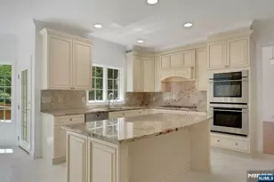 210 Woodmere Ct, Franklin Lakes, NJ 07417 - Photo 9