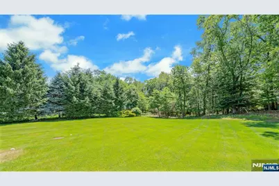 210 Woodmere Court, Franklin Lakes, NJ 07417 - Photo 21