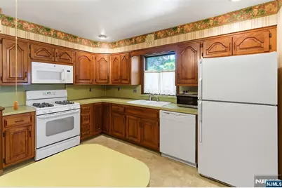 169 Hamilton Road, Teaneck Township, NJ 07666 - Photo 7
