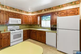 169 Hamilton Rd, Teaneck Township, NJ 07666 - Photo 7