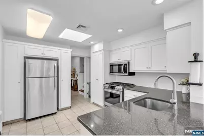 31 Monhegan Avenue, Wayne, NJ 07470 - Photo 11