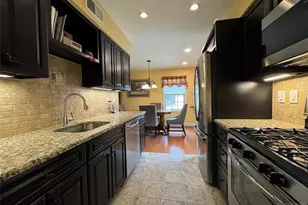 13-4 Tamaron Dr 13-4, Waldwick, NJ 07463 - Photo 5