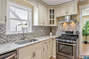 20 Riverview Cir, Little Falls Township, NJ 07424 - Photo 13