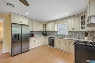 20 Riverview Cir, Little Falls Township, NJ 07424 - Photo 11