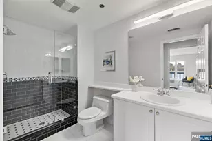 202 Adams Ct, Edgewater, NJ 07020 - Photo 29