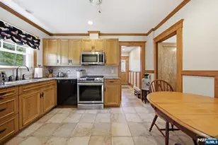 374 Diamond Bridge Ave, Hawthorne, NJ 07506 - Photo 9