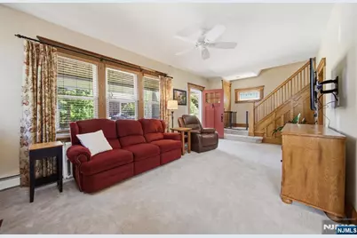 374 Diamond Bridge Avenue, Hawthorne, NJ 07506 - Photo 5