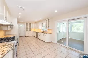 68 Mandeville Dr, Wayne, NJ 07470 - Photo 5