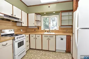 11 Mountain Ridge Dr, Wayne, NJ 07470 - Photo 11
