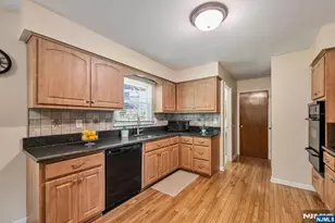 37 Wolfe Dr, Wanaque, NJ 07465 - Photo 9