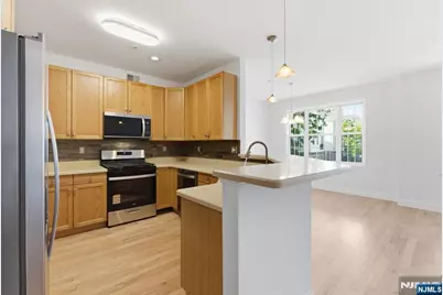 131 Brittany Court, Clifton, NJ 07013 - Photo 9