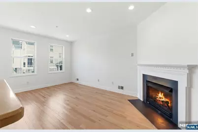 131 Brittany Court, Clifton, NJ 07013 - Photo 17