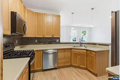 131 Brittany Court, Clifton, NJ 07013 - Photo 11