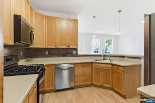 131 Brittany Ct, Clifton, NJ 07013 - Photo 11