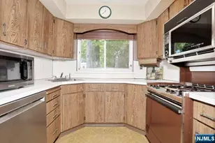 65 Haven Ave, Bergenfield, NJ 07621 - Photo 9