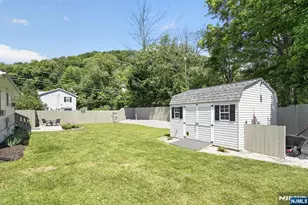 16 Clover Ln, Vernon, NJ 07418 - Photo 5
