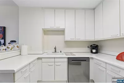 100 Carlyle Drive 5Hs #5HS, Cliffside Park, NJ 07010 - Photo 17