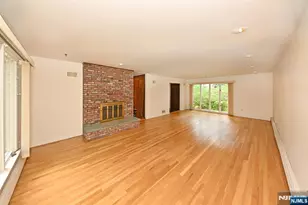 9 Lyncrest Dr, Paramus, NJ 07652 - Photo 15