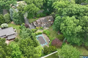 9 Lyncrest Dr, Paramus, NJ 07652 - Photo 3