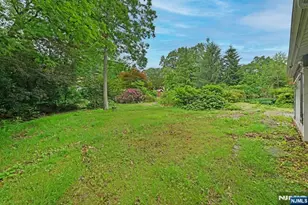 9 Lyncrest Dr, Paramus, NJ 07652 - Photo 7