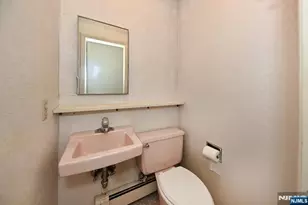 9 Lyncrest Dr, Paramus, NJ 07652 - Photo 33