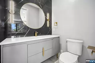 33 Lincoln Ave, River Edge, NJ 07661 - Photo 17