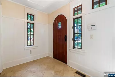 314 Winthrop Road, Teaneck Township, NJ 07666 - Photo 5